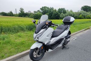 Honda Forza 300